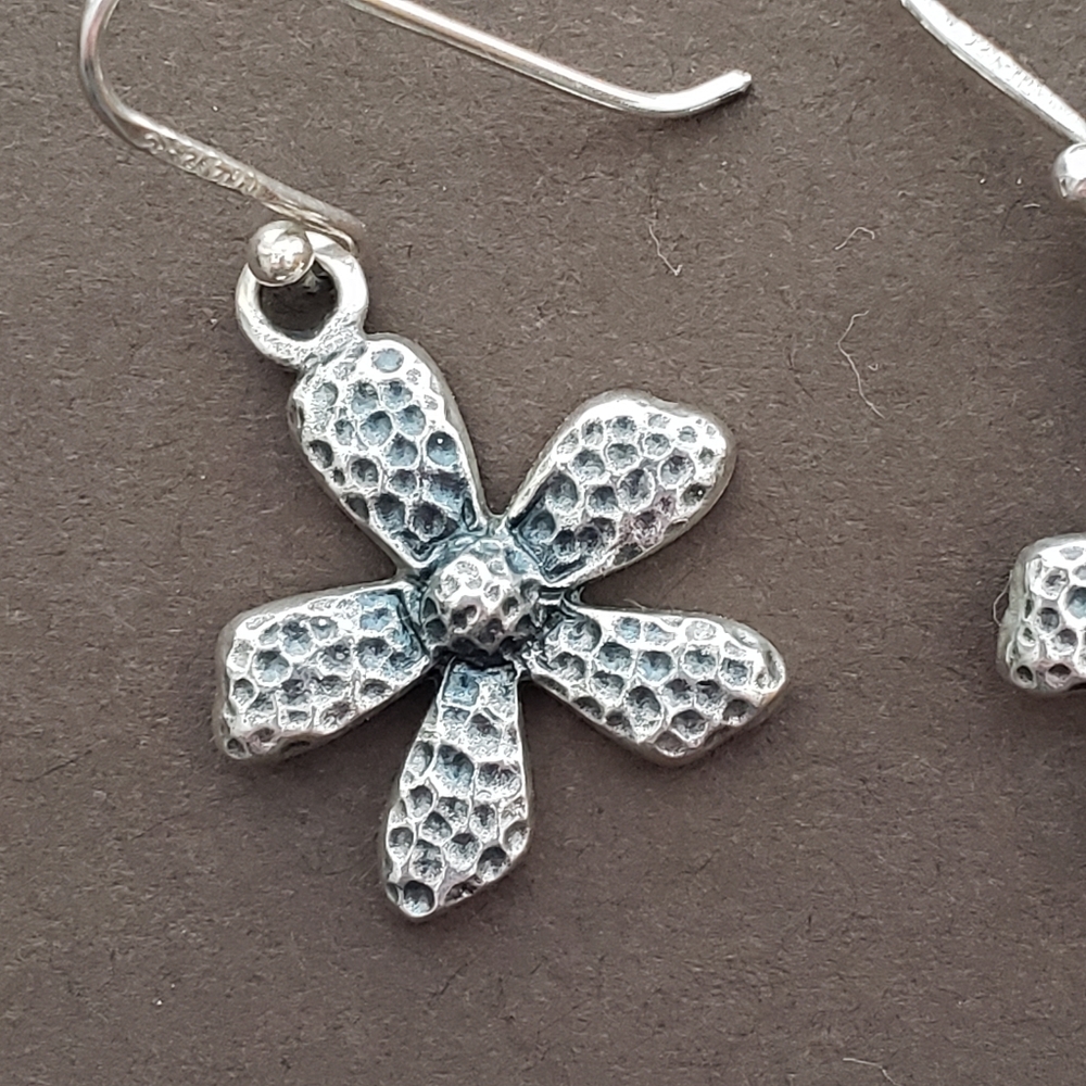 Vintage Silpada Oxidized Sterling Silver Flower Earrings W1155 - Picture 3 of 10